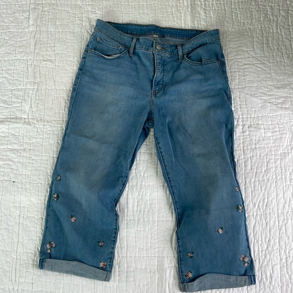 Levi’s - medium light wash stretch capris - floral embroidery- size 18 W